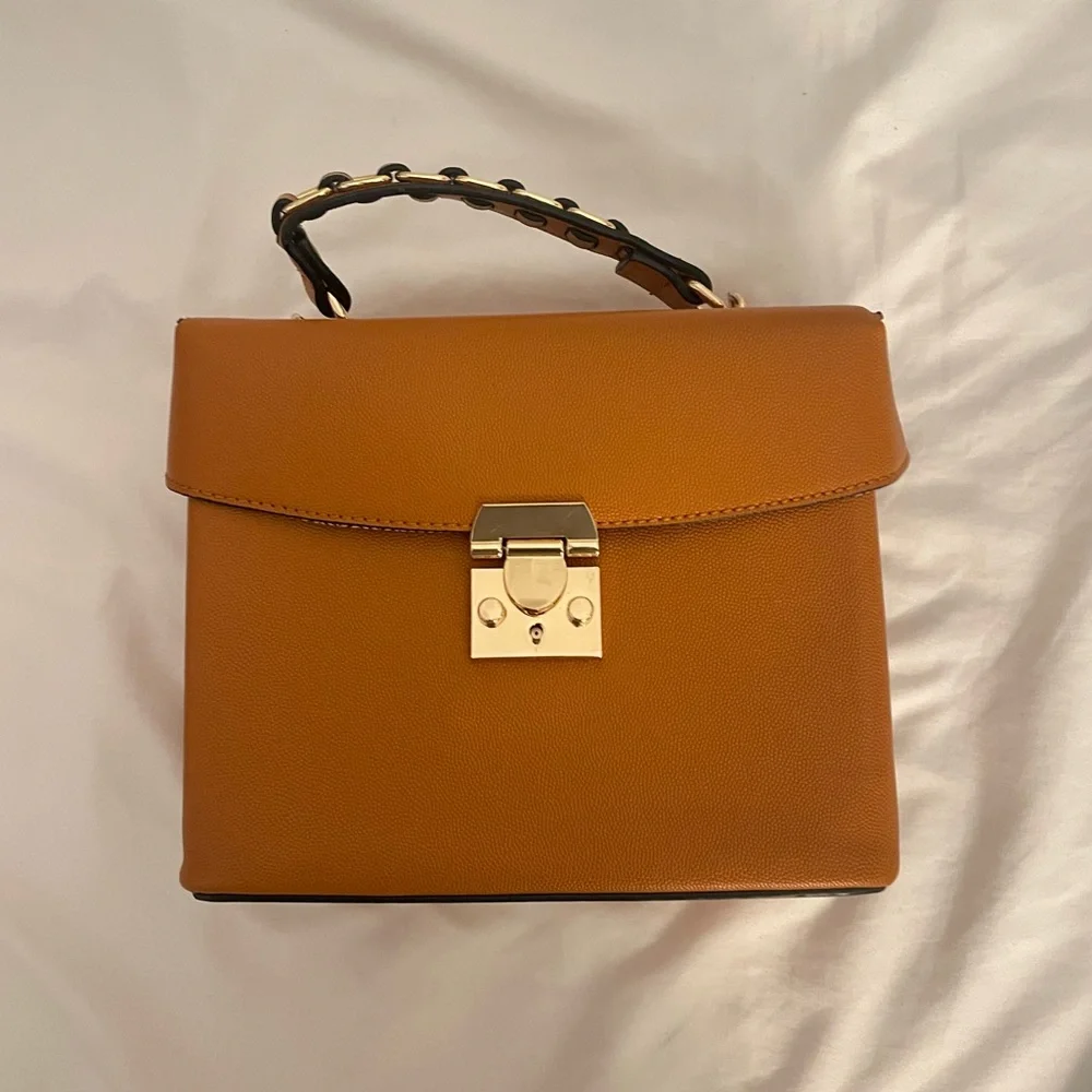 Box Purse - Picture 1 of 6